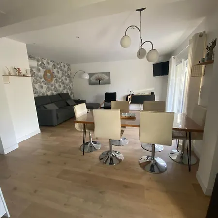 Maison *